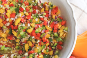 Frissítő Nyári Saláták: Egészséges és Finom Ételek a Meleg Napokra